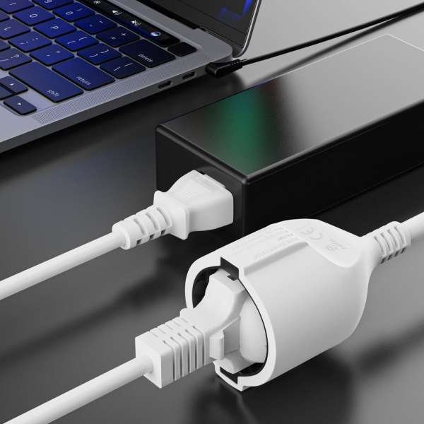 Netzkabel Verlängerung - Schutzkontakt Stecker 90° auf Sicherheits Buchse gerade. Weiß. 5,00m