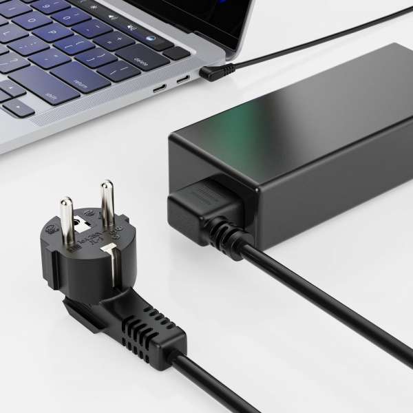 Netzkabel - Schutzkontakt Stecker 90° auf IEC Buchse (C13) 90° rechts abgewinkelt. Schwarz. 10,0m