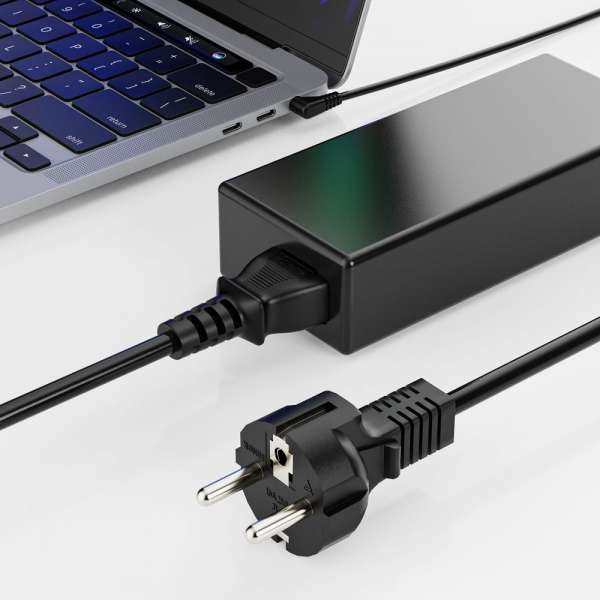 Netzkabel - Schutzkontakt Stecker gerade auf IEC Buchse (C13) gerade. Schwarz. 2,00m