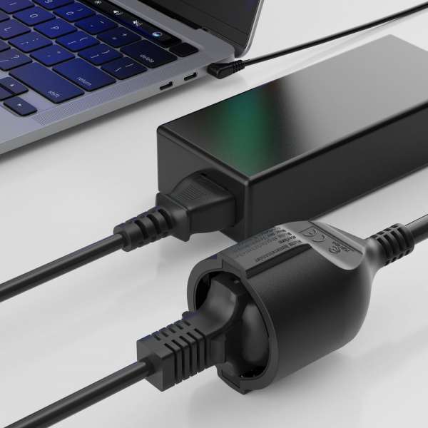 Netzkabel Verlängerung - Schutzkontakt Stecker 90° auf Sicherheits Buchse gerade. Schwarz. 5,00m