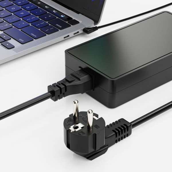 Netzkabel - Schutzkontakt Stecker 90° auf IEC Buchse (C5) gerade. Schwarz. 2,00m